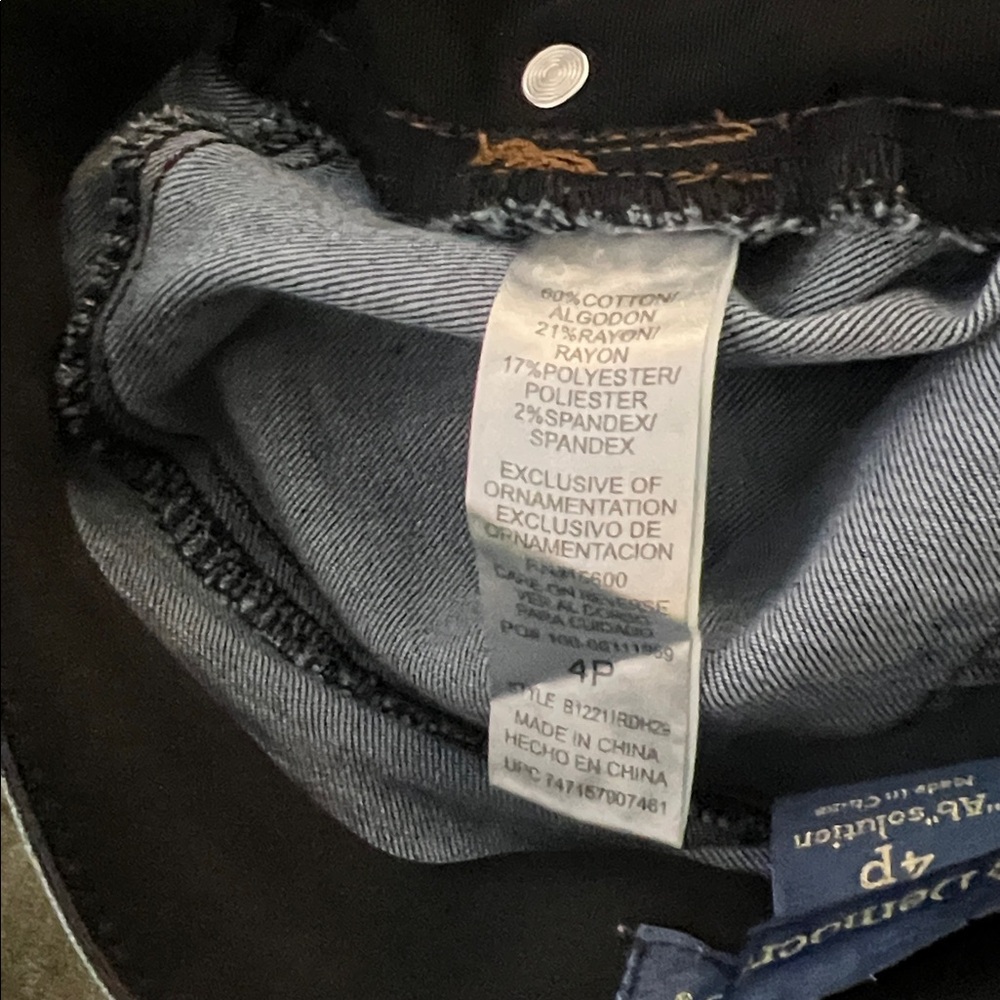 Democracy “Ab” Solution Jeans Size 4P - Picture 6 of 6